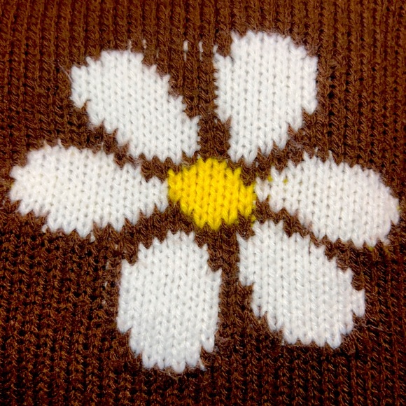 🤎🌼🤍 Brown daisy, cropped knitted sweeter.🤎🌼🤍 - Picture 3 of 4